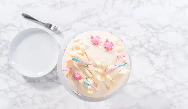 Flat Lay Slicing Mermaid Themed Layer Vanilla Cake Cake Stand — Fotografia de Stock