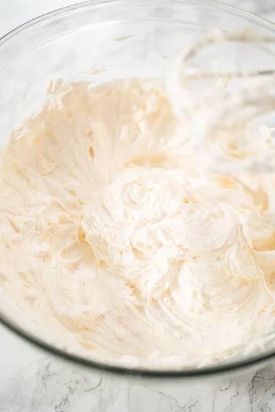 Whisking Buttercream Frosting Glass Mixing Bowl Electric Hand Mixer Prepare — ストック写真