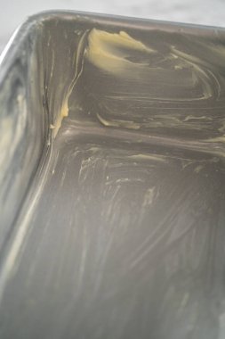 Ekmek pişirmek için metal ekmek kızartma tavası..