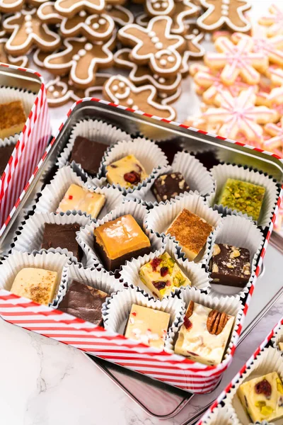 Συσκευασία Σπιτική Ποικιλία Μπισκότων Ζαχαροπλαστικής Και Γλυκών Για Χριστουγεννιάτικα Δώρα — Φωτογραφία Αρχείου