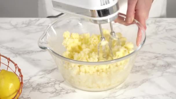 Krok Kroku Składniki Mieszania Szklanej Misce Przygotowania Ciasta Cytrynowego — Wideo stockowe
