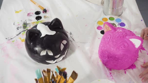 Pintura Calabaza Artesanal Con Pintura Acrílica Para Halloween — Vídeo de stock
