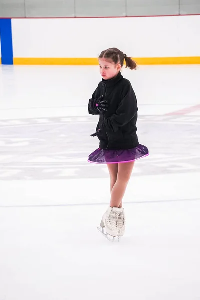 Little Girl Practicing Her Figure Skating Competition Indoor Ice Rink — Stock Photo, Image
