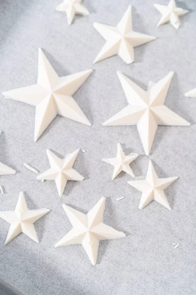 Filling Silicone Mold White Melted Chocolate Make Chocolate Chocolate Stars — Stockfoto