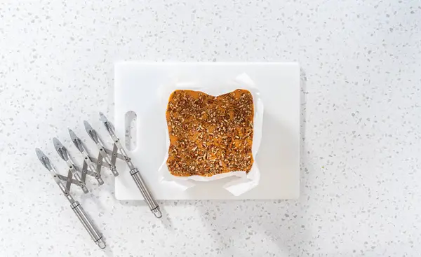 Flat Lay Scoring Pumpkin Spice Fudge Using Wheel Dough Cutter —  Fotos de Stock