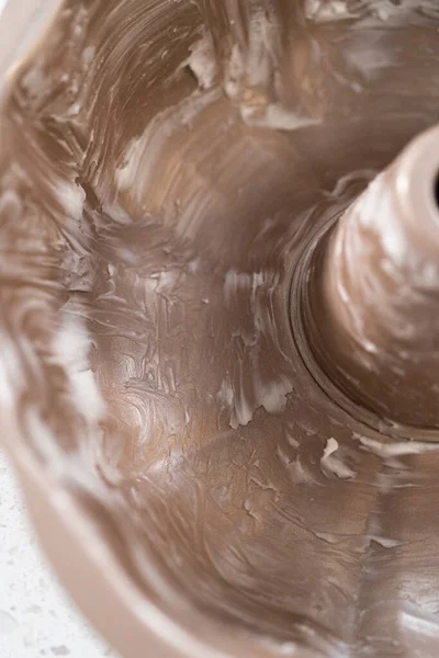 Metallbündel Kuchenform Schmieren Einen Einfachen Vanillebündel Kuchen Backen — Stockfoto