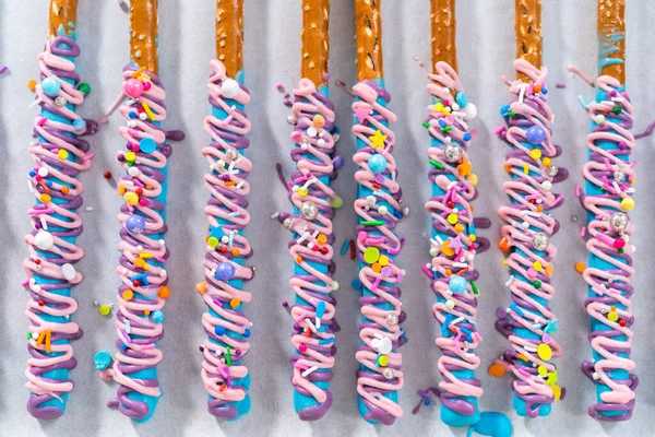 Mermaid Chocolate Pretzel Rods Drizzled Pink Purple Chocolate Covered Sprinkles — Stock Photo, Image