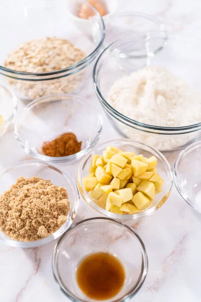 Measured Ingredients Glass Mixing Bowl Bake Apple Oatmeal Cookies — Stock Photo, Image