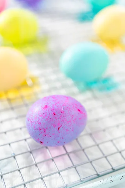 Ostereierfärbung Weiße Bio Eier Ostern Verschiedenen Farben Färben — Stockfoto