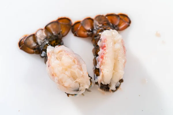 Mempersiapkan Ekor Lobster Mentah Untuk Membuat Ekor Lobster Bawang Putih — Stok Foto