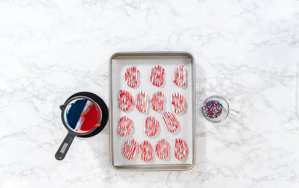 Flat Lay Dipping Pretzels Twists Melted Chocolate Make Red White — Foto Stock