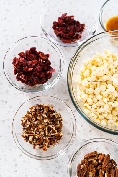 Measured Ingredients Glass Mixing Bowls Make White Chocolate Cranberry Pecan — Stock Photo, Image
