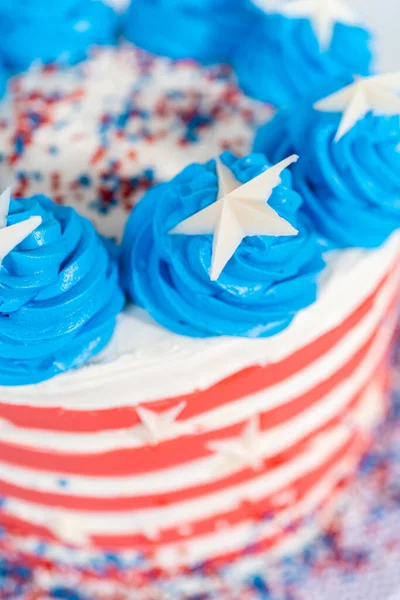Decorating Chocolate Cake White Red Blue Buttercream Frosting July 4Th — Stock Photo, Image