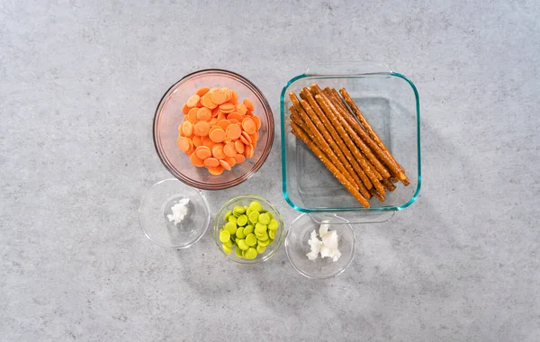 Плоский Лежал Ингредиенты Стеклянных Мисках Приготовления Крендельков Морковным Шоколадом — стоковое фото