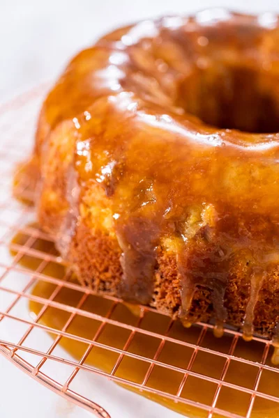 Pouring Homemade Caramel Glaze Freshly Baked Apple Bundt Cake — Stock Photo, Image
