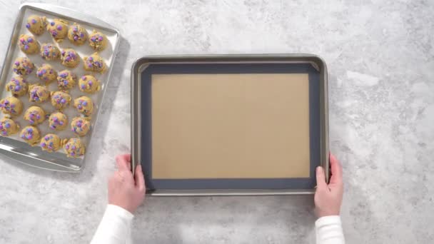 시간의 평평하게 유니콘 초콜릿 쿠키를 시트에서 반죽을 — 비디오