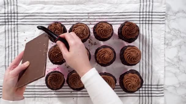 Čas Vypršel Ležel Holení Čokoládové Tyčinky Čokoládové Cupcakes Matné Čokoládovou — Stock video