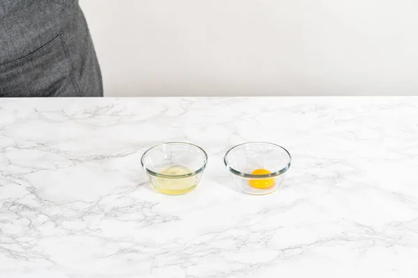 Separating Egg Whites Egg Yolks Small Bowls — Stock Photo, Image