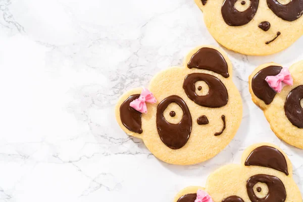 Galletas Bizcocho Forma Panda Con Hielo Chocolate Mostrador Cocina — Foto de Stock