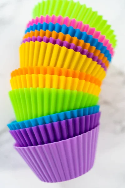 Nuevos Revestimientos Cupcakes Silicona Diferentes Colores Mostrador Cocina — Foto de Stock