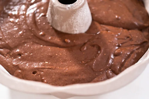 Pastel Chocolate Rebozado Molde Metal Listo Para Hornear — Foto de Stock