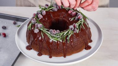 Adım adım. Çikolatalı kek. Çikolata kremalı. Taze yaban mersinli ve biberiyeli..