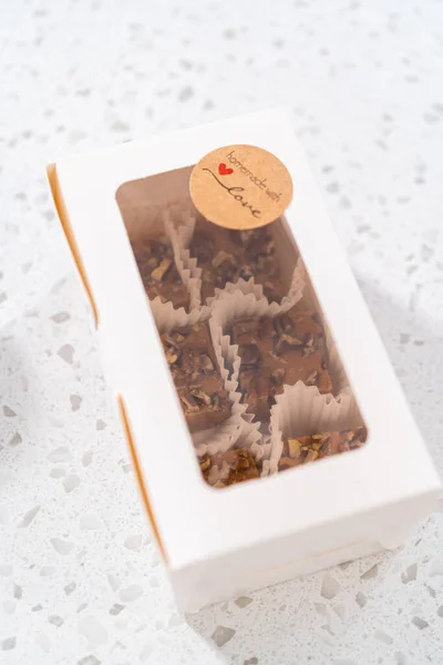 Embalagem Caseiro Abóbora Especiaria Fudge Com Nozes Uma Caixa Presente — Fotografia de Stock