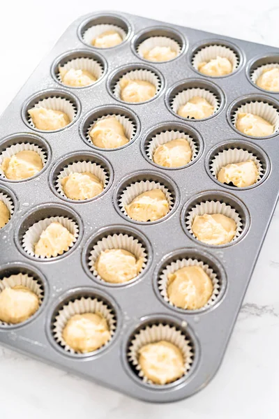 Scooping Cupcake Batter Dough Scoop Baking Pan Liners Bake American — Foto Stock