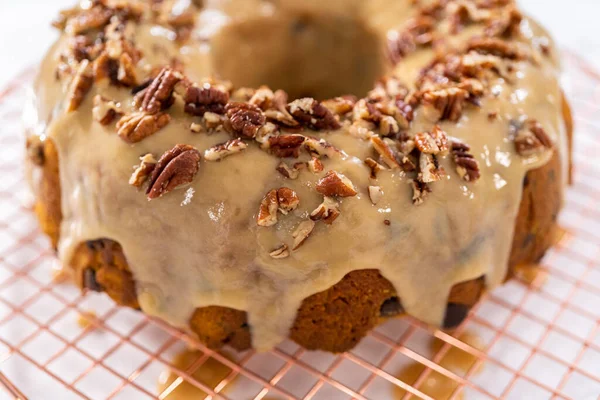 Frosting Pumpkin Bundt Cake Toffee Glaze Garnish Toasted Pecans — Stock Photo, Image