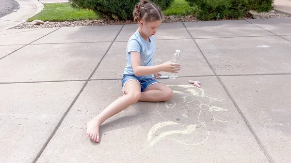 Little Girl Drawing Chalk Art Suburban Driveway Summer Day — Stock Photo, Image