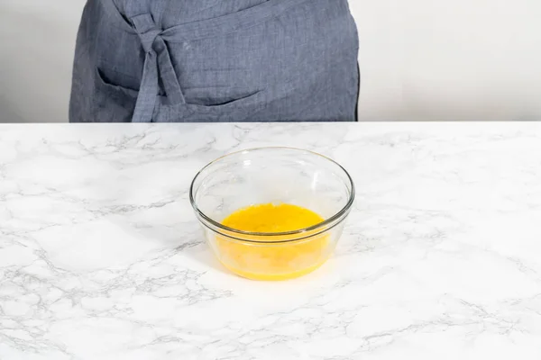 Misturar Ingredientes Molhados Uma Tigela Mistura Vidro Grande Para Assar — Fotografia de Stock