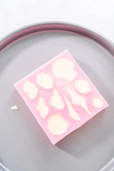 Preenchimento Moldes Silicone Chocolate Com Chocolate Derretido Para Preparar Mini — Fotografia de Stock