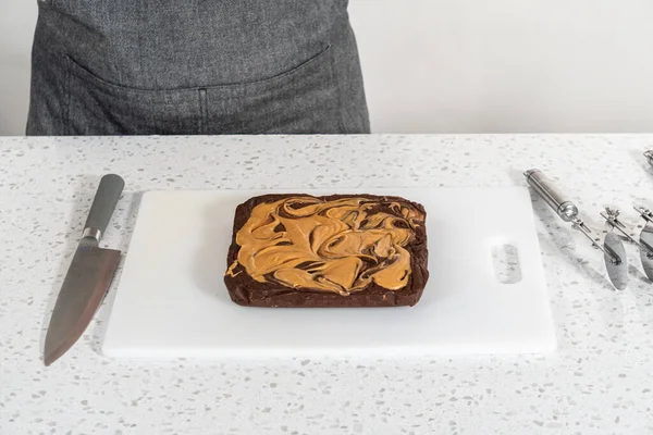 Caramelo Chocolate Con Mantequilla Cacahuete Para Cortar Trozos Pequeños —  Fotos de Stock