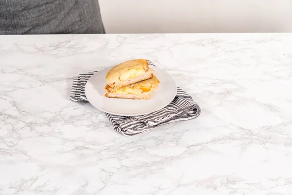 Prepare Provolone Apple Grilled Cheese Sandwich — Stock fotografie