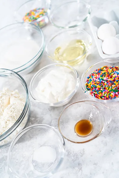 Ingredients Glass Mixing Bowls Bake Funfettti Bundt Cake — Stock Photo, Image