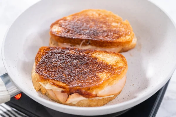 Prepare Provolone Apple Grilled Cheese Sandwich Nonstick Frying Pan —  Fotos de Stock