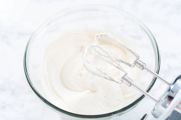 Mixing Store Bought Vanilla Frosting Mixing Glass Bowl Hand Mixer — Stock Photo, Image