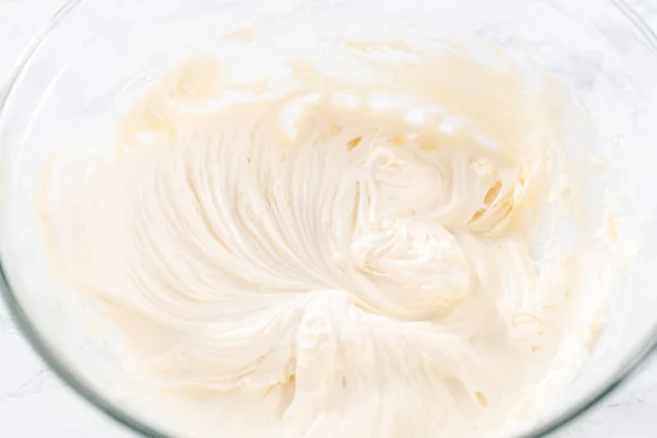 Mezclar Los Ingredientes Tazón Grande Para Preparar Glaseado Queso Crema — Foto de Stock