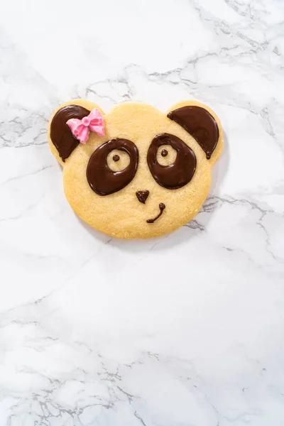 Biscuits Sablés Forme Panda Avec Glaçage Chocolat Sur Comptoir Cuisine — Photo