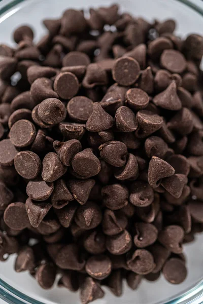 Çikolata Kreması Hazırlamak Için Cam Karıştırma Kabında Ölçülmüş Malzemeler — Stok fotoğraf