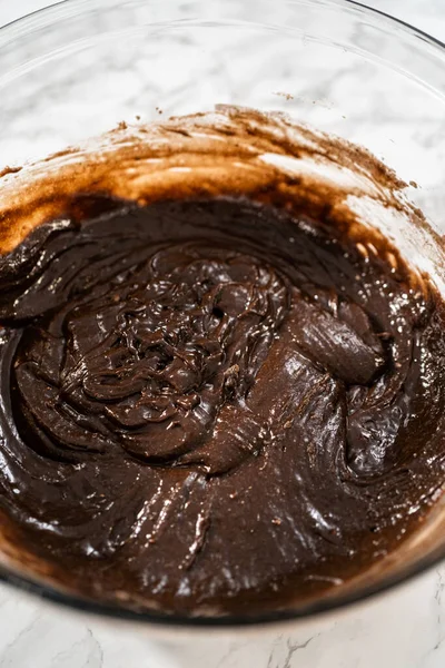 Mescolare Gli Ingredienti Una Grande Ciotola Vetro Cuocere Cupcake Alla — Foto Stock