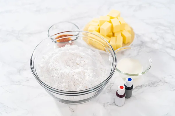 Gemessene Zutaten Glasschüsseln Buttercreme Zuckerguss Für Mini Cupcakes Unter Amerikanischer — Stockfoto