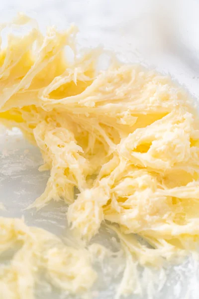 Mezclar Los Ingredientes Tazón Vidrio Grande Para Preparar Salsa Crema —  Fotos de Stock