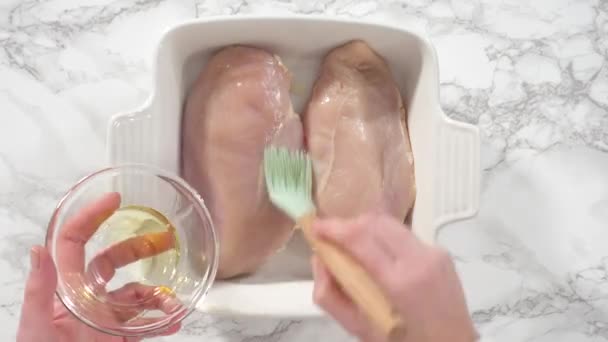 Time Lapse Flat Lay Step Step Seasoning Chicken Salt Pepper — Stok video