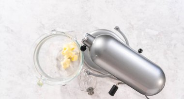 Düz yatıyordu. Çilekli tereyağlı kremayı çırpmak çırpılmış çırpılmış çırpılmış çırpılmış çırpılmış çırpılmış çırpılmış elektrikle karıştırmak..