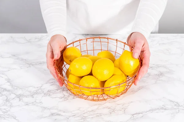 Ингредиенты Стеклянных Мисках Приготовления Лимонного Торта — стоковое фото