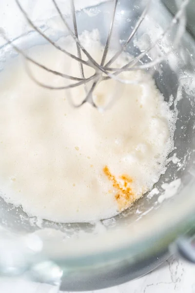Míchání Ingrediencí Kuchyňském Mixéru Pečení Velikonočních Sušenek — Stock fotografie