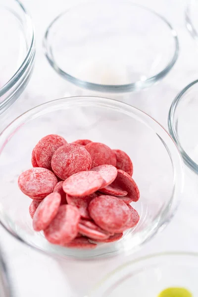 Виміряні Інгредієнти Скляній Мисці Приготування Гарячих Шоколадних Бомб — стокове фото