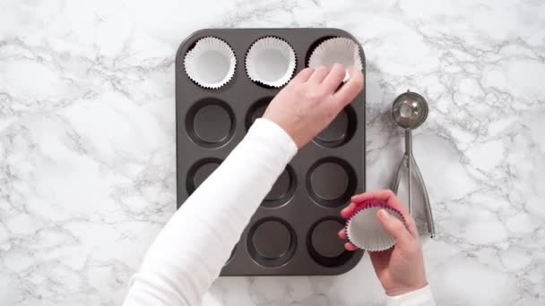 Desfasamento Temporal Deitado Cozinhar Cupcakes Chocolate Forro Panela Metal Cupcake — Vídeo de Stock