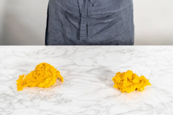 Citron Kil Cookies Med Citron Glasyr Inslagning Kakdeg För Kylning — Stockfoto